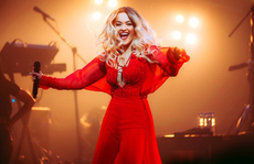 Rita Ora chọn trang phục Việt Nam cho tour diễn Phoenix