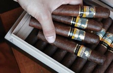 Hơn 1.000 điếu xì gà nhập lậu qua sân bay Nội Bài