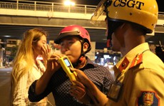 Vi phạm nồng độ cồn, tài xế nói... vẫn trong tầm kiểm soát