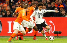 Đức chặn đứng 'lốc da cam', á quân World Cup lại gục ngã