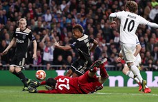 Địa chấn Champions League: Real Madrid thua muối mặt Ajax