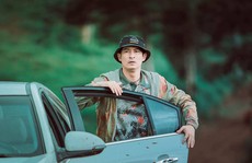 Huy Khánh phải đưa vợ con rời rạp trong buổi ra mắt phim