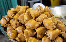 Phụ phẩm gà giá rẻ đổ vào Việt Nam