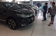 Ôtô đua nhau giảm giá dịp lễ