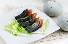 Trứng thế kỷ - món đặc sản lâu đời và kì dị