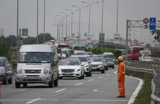 Oằn mình đường cao tốc TP HCM - Long Thành - Dầu Giây