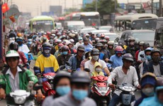 'Rồng rắn', vật vã, phờ phạc trở lại TP HCM