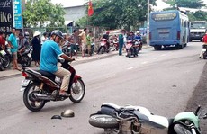 TP HCM: Xe buýt chạy sai lộ trình rồi va chạm xe máy, 1 người mất mạng