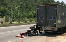Đi ăn giỗ, người đàn ông tông xe máy vào đuôi xe tải tử vong