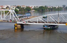 Cầu đường sắt Bình Lợi được đề nghị giữ lại phần nào?