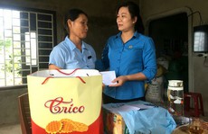 Quảng Trị: Tặng quà gia đình công nhân bị tai nạn lao động