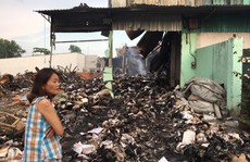 Cháy rụi kho, hàng tấn tài liệu xe buýt ở TP HCM biến thành tro