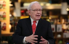 Warren Buffett: “Đừng bao giờ nghe theo những người như tôi”