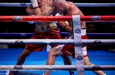 'Nam vương' boxing Việt mệt mỏi chờ đấu với võ sư Flores