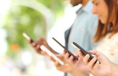Yêu xa qua Facebook cũng lắm phiền