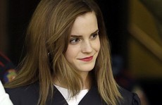 'Phù thủy' Emma Watson tặng sách cho sinh viên