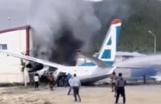 Máy bay chở khách bốc cháy, 2 phi công thiệt mạng