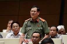 ĐB Nguyễn Hữu Cầu sử dụng quyền tranh luận khi chất vấn Bộ trưởng Nguyễn Văn Thể