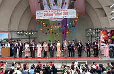 Duyên dáng áo dài Việt tại Lễ hội Việt Nam ở Nhật