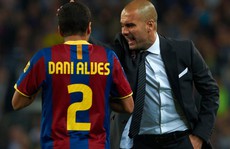 Pep Guardiola chèo kéo trò cũ Dani Alves đến Man City