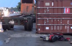 Thùng container lật, đè lên người đi xe máy ở KCN Sóng Thần