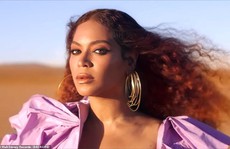 'Ong chúa' Beyonce được ngợi khen với thời trang sặc sỡ