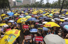 Hàng chục ngàn người Hồng Kông lại xuống đường biểu tình
