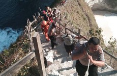 Một du khách Việt Nam bất ngờ bị sóng lớn cao 6 m cuốn trôi ở đảo Bali