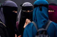 Tunisia cấm đeo mạng che mặt sau vụ đánh bom kép