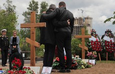 Nga: 14 thủy thủ thiệt mạng trong vụ cháy tàu ngầm được chôn cất