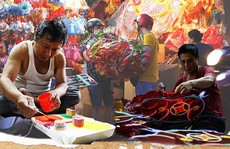 Rộn ràng xóm lồng đèn Phú Bình