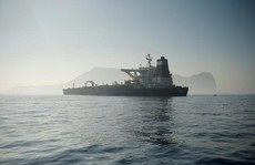 Tàu chở dầu Iran được thả nhưng vẫn chưa thể khởi hành, vì sao?