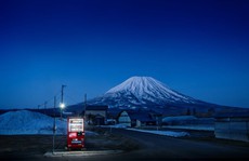 Vẻ đẹp của máy bán hàng tự động lẻ loi ven đường