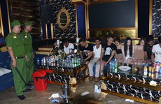 20 nam, nữ thanh niên từ Nghệ An vào Hà Tĩnh thuê phòng karaoke 'mở tiệc' ma túy