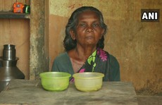 Cụ bà 65 tuổi sống trong nhà vệ sinh công cộng 19 năm