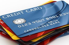 Toàn cảnh 9 loại phí dịch vụ thẻ tín dụng hạng chuẩn của hơn 20 ngân hàng