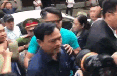 Clip: An ninh siết chặt phiên tòa xử ông Nguyễn Hữu Linh