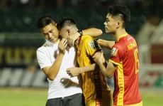 Cầu thủ Thanh Hoá khóc nức nở sau trận thua Sài Gòn FC