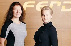 Nữ tỷ phú tiết kiệm tiền và đi xe cũ