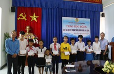 LĐLĐ Quảng Nam trao học bổng cho con công nhân