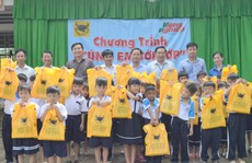 Công ty CP Phân bón Bình Điền tiếp sức học sinh nghèo vùng U Minh Thượng