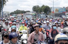 Xe máy tông nhau trên đường Trường Chinh, người phụ nữ tử nạn dưới bánh xe tải