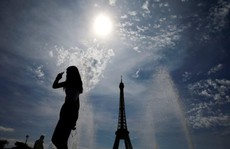 Pháp: Hơn 700 đàn ông bị phạt vì chọc gái trên phố
