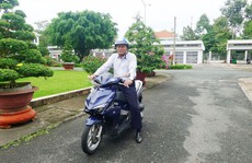 Chủ tịch UBND tỉnh Đồng Tháp: 'Đi xe máy thích hơn xe công!'