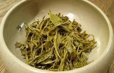 Tác dụng không ngờ của bã trà