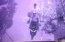 Cảnh 2 thanh niên trộm tượng phật 200 triệu bỏ chạy, chỉ mất 55 giây