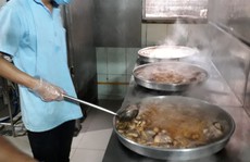 'Mục sở thị' nơi suất ra bữa ăn cho hàng vạn học sinh, công nhân