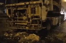[Video] Kinh hoàng ôtô kéo lê xe máy gần 2 km ở TP HCM
