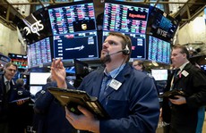 Ông Trump tính “hất cẳng” công ty Trung Quốc khỏi sàn chứng khoán Mỹ