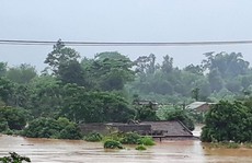 Cận cảnh hàng trăm nhà dân Quảng Trị ngập chìm trong nước